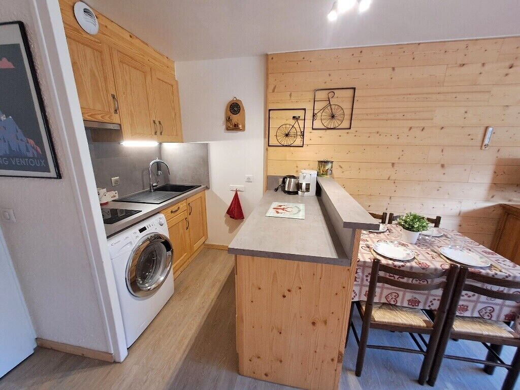 Fridge, oven, coffee/tea maker