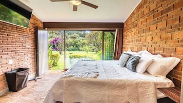 3 sovrum, skrivbord, strykjÀrn/strykbrÀda och wi-fi