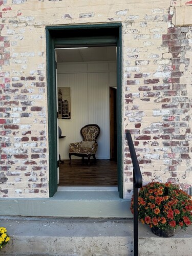 Fabulous 3-bedroom apartment in charming downtown Carlisle