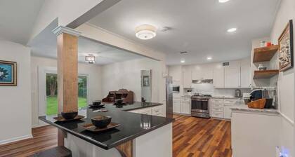 Magnolia Retreat 4BR 3BA Home