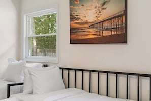 4 habitaciones, tabla de planchar con plancha, wifi y ropa de cama 