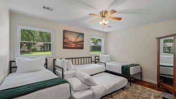 Iron/ironing board, WiFi, bed sheets