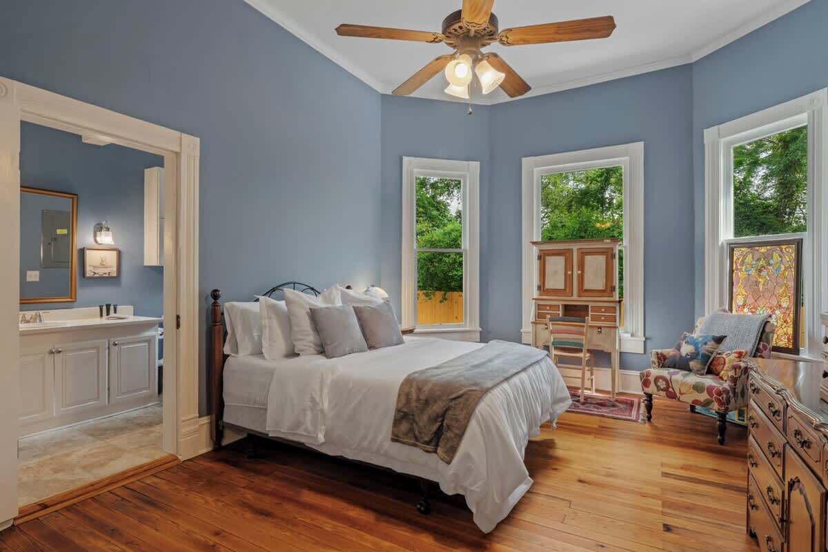 3 soverom, strykejern/-brett, wi-fi og sengetøy