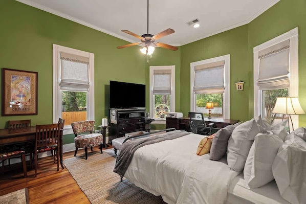 3 bedrooms, iron/ironing board, WiFi, bed sheets