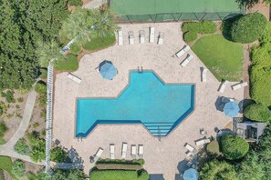 Pool - Stylish 2BR Condo w/ Pool, Fitness Center, Walk to Shops & Dining (St. Simons Island)