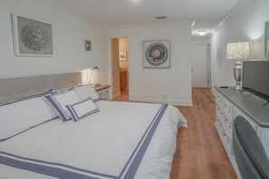 2 bedrooms, iron/ironing board, free WiFi, bed sheets - Stylish 2BR Condo w/ Pool, Fitness Center, Walk to Shops & Dining (St. Simons Island)