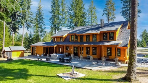 The Sasquatch Lodge, Appalachian Style Log Retreat