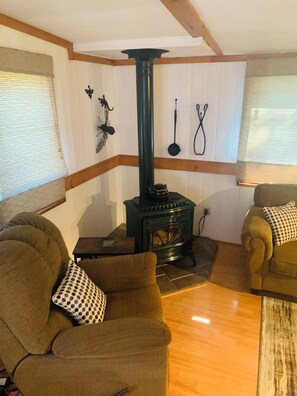 Interior - Cozy cottage with bunkie that’s minutes to Bear Lake, ATV and Snowmobile trails. (Sprucedale)