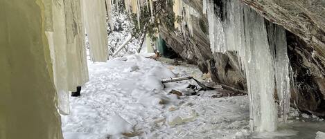 المنطقة المحيطة بالمنشأة