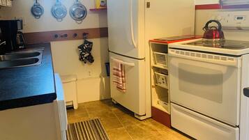 ثلاجة، ميكروويف، فرن، موقد طهي مسطح