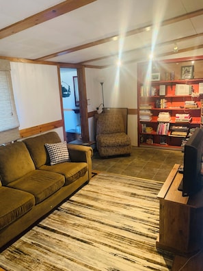 TV, DVD player, books, stereo
