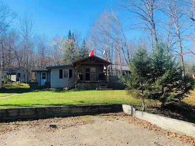 Cozy cottage with bunkie that’s minutes to Bear Lake, ATV and Snowmobile trails.