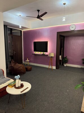 TV - Your Peaceful Home in Varanasi - Kashiva, Ideally Located for Easy City Access (Varanasi)