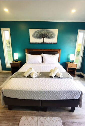 Family house | Panoramic view, swimming pool and tennis court | Pet-friendly