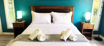 Family house | Panoramic view, swimming pool and tennis court | Pet-friendly