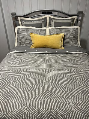 3 habitaciones, tabla de planchar con plancha, wifi y ropa de cama