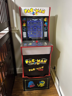 Games room - HEART of THE CITY Near Downtown Greensboro, 10 min from A&T and other schools (Greensboro)