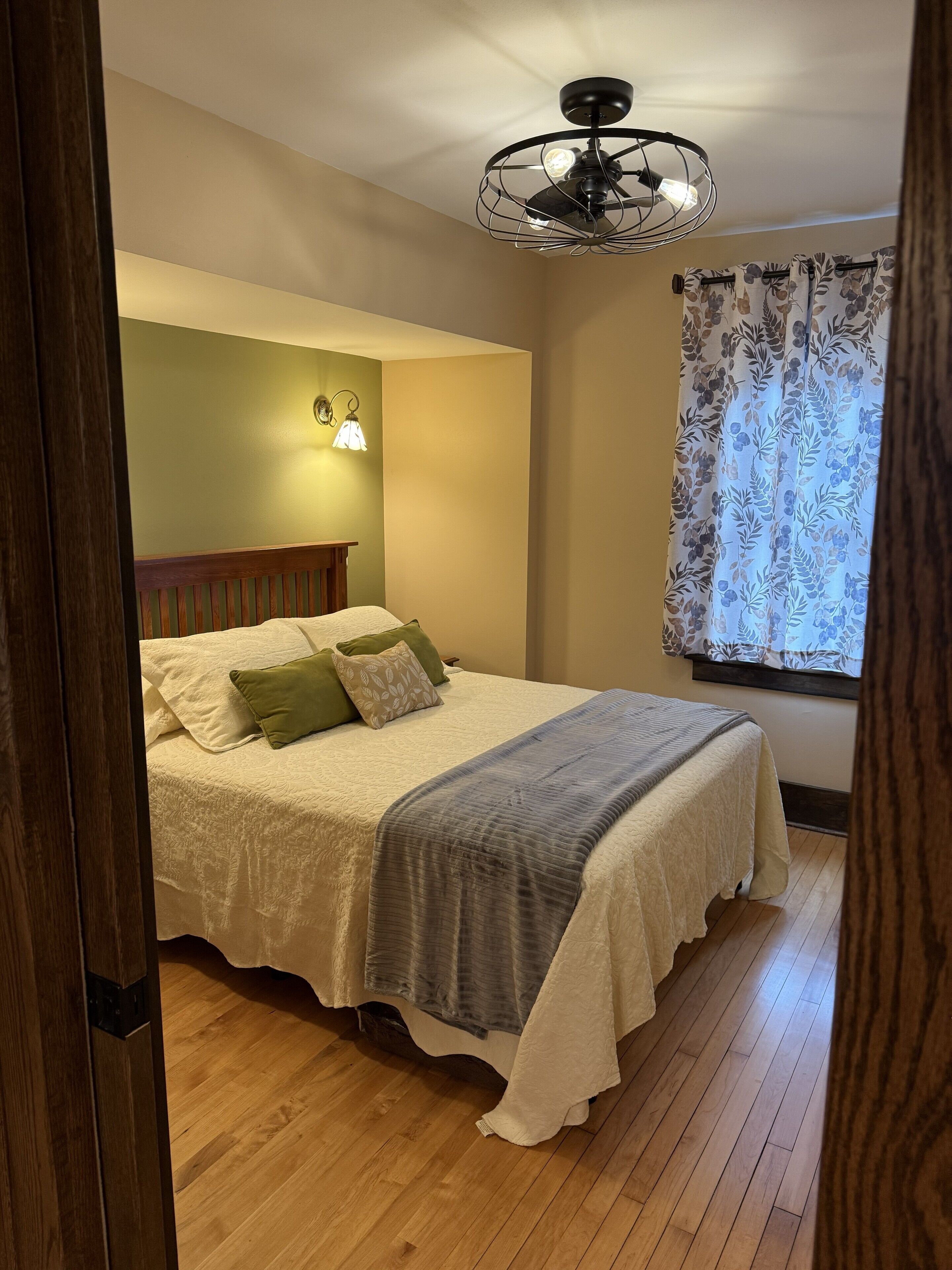 2 chambres, fer et planche à repasser, Wi-Fi, draps fournis