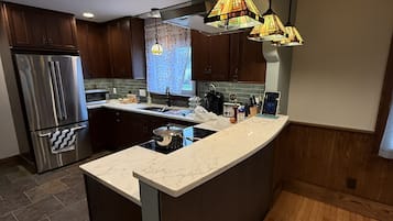 Micro-ondes, four, plaque de cuisson, lave-vaisselle