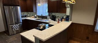 Historic 2BR Craftsman Near University Ave – Quiet & Walkable