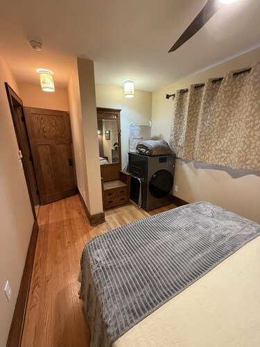 Historic 2BR Craftsman Near University Ave – Quiet & Walkable