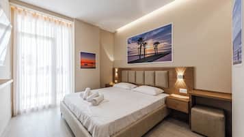 Phòng đôi Deluxe, ban công, quang cảnh biển | Bàn ủi/dụng cụ ủi quần áo, truy cập Internet không dây miễn phí