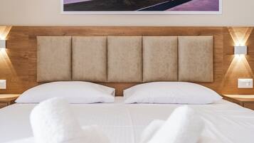 Doppia Deluxe, balcone, vista mare | Ferro/asse da stiro, Wi-Fi gratuito