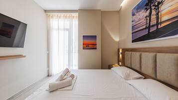 Deluxe-dobbeltværelse - balkon - havudsigt | Strygejern/strygebræt, gratis Wi-Fi