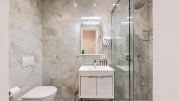 Habitación Deluxe doble, balcón, vistas al mar | Baño