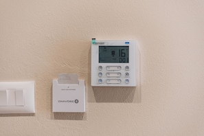 Dobbeltrom – deluxe, balkong, sjøutsikt | Strykejern/-brett og wi-fi (inkludert)