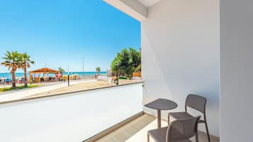 Phòng đôi Deluxe, ban công, quang cảnh biển | Bàn ủi/dụng cụ ủi quần áo, truy cập Internet không dây miễn phí