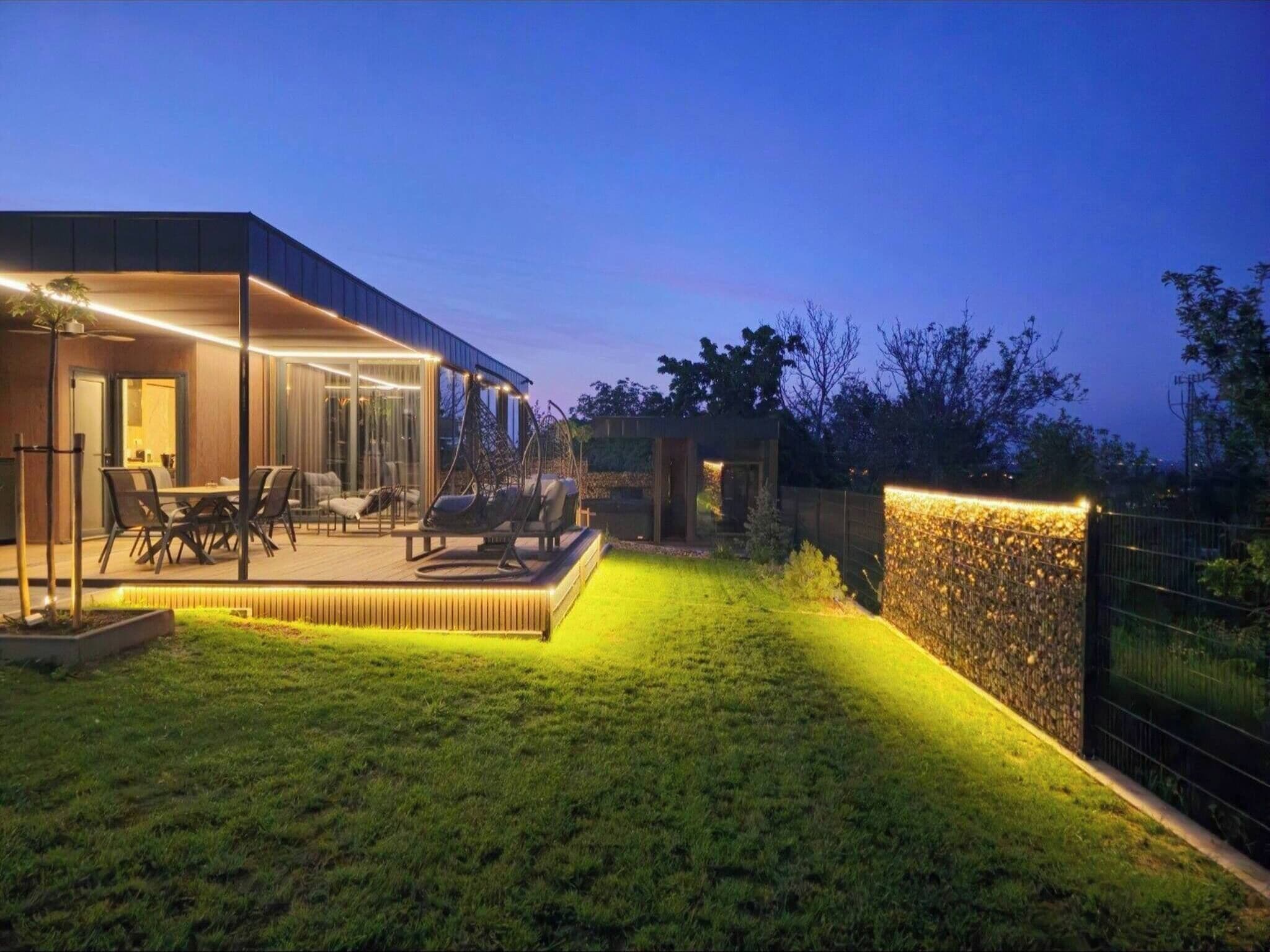 House, Smoking | Outdoor dining