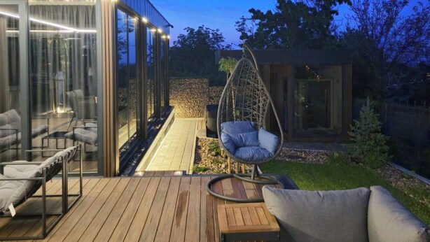 House, Smoking | Balcony