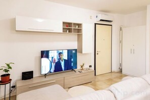 Living area - Charming Two Bedroom Apartment (Venice)