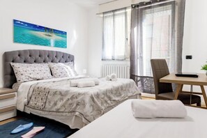 Room - Charming Two Bedroom Apartment (Venice)