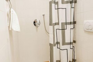 Room - Charming Two Bedroom Apartment (Venice)