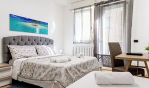 Room - Charming Two Bedroom Apartment (Venice)