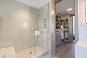 Bathroom - Riverfront Residence 02 (Avon)