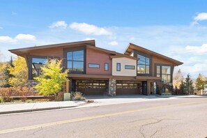 Exterior - Riverfront Residence 02 (Avon)