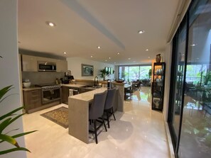 Private kitchen - Art and Luxury Space at Petrarca, Polanco (Ciudad de México)