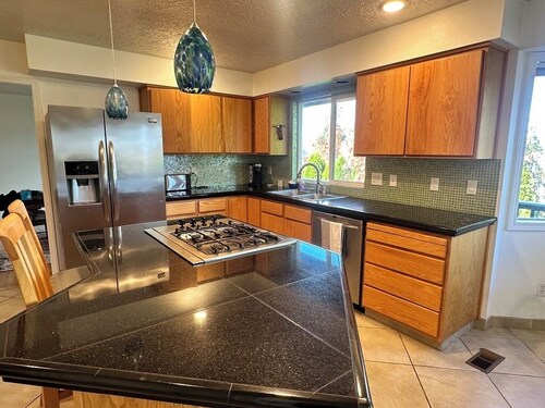 Columbia View Retreat, Spacious Furnished Home in Argay Terrace,Portland Airport