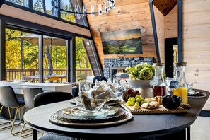 Dining - A-Frame/8Mi. to PF/Panoramic Views/Indoor heated Pool/Hot Tub (Sevierville)