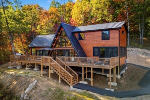 Exterior - A-Frame/8Mi. to PF/Panoramic Views/Indoor heated Pool/Hot Tub (Sevierville)