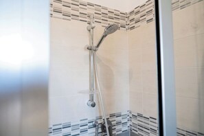 Shower, hair dryer, bidet, towels - Bellavista - Accomodation with 2 Bedrooms (Sicilia)