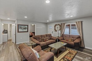 Living area - Bighorn 1 - 1st floor (Soldotna)