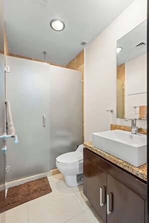 Luxury Apartment, Multiple Beds, Balcony, Sea View | Bathroom