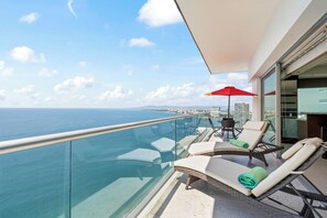 Luxury-Apartment, Mehrere Betten, Balkon, Meerblick | Blick vom Balkon