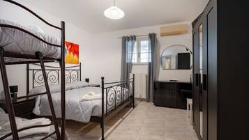 4 chambres, fer et planche Ă repasser, Wi-Fi, draps fournis