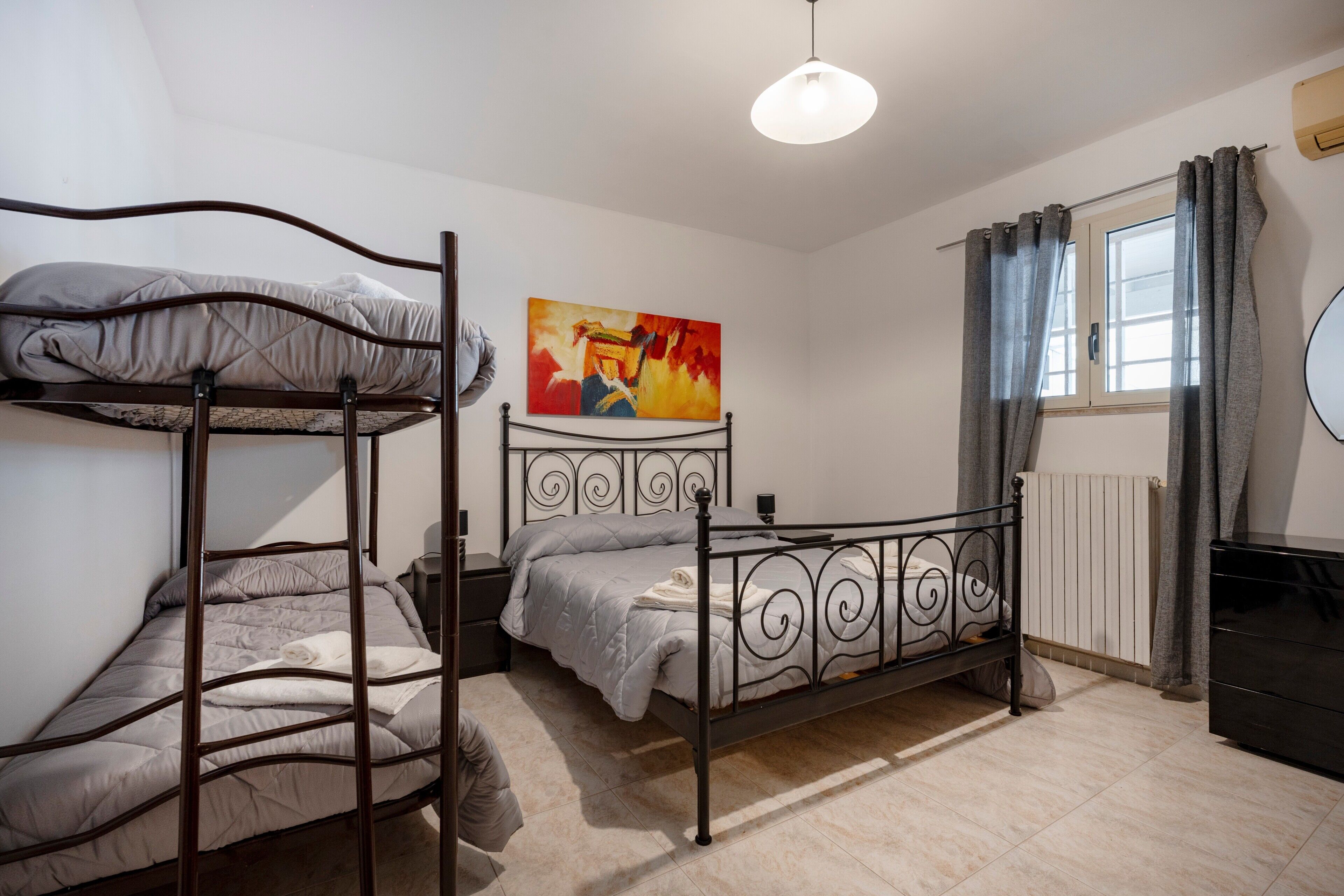 4 chambres, fer et planche à repasser, Wi-Fi, draps fournis