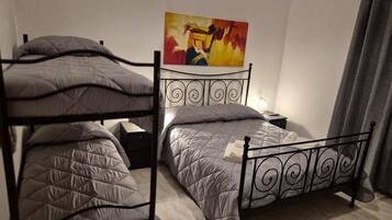 4 dormitoris, planxa i posts de planxar, wifi i roba de llit